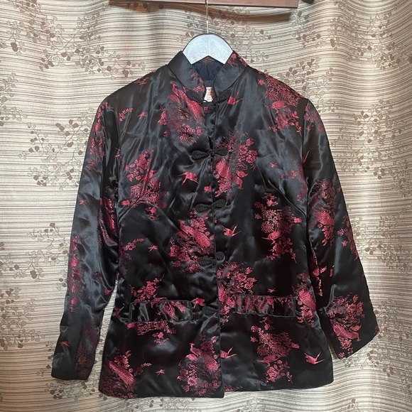 Elegant Black and Red Satin Peacock Floral Jacket - Picture 2 of 4